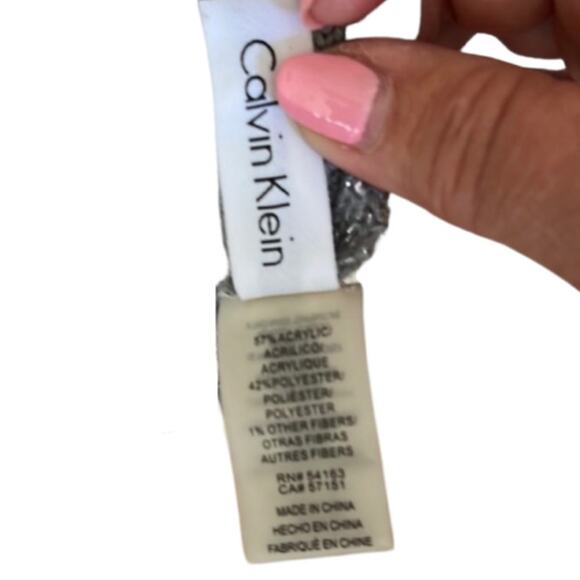 Calvin Klein Gray White Herringbone Striped Knit Winter Scarf Sparkle Sequin - Picture 3 of 6